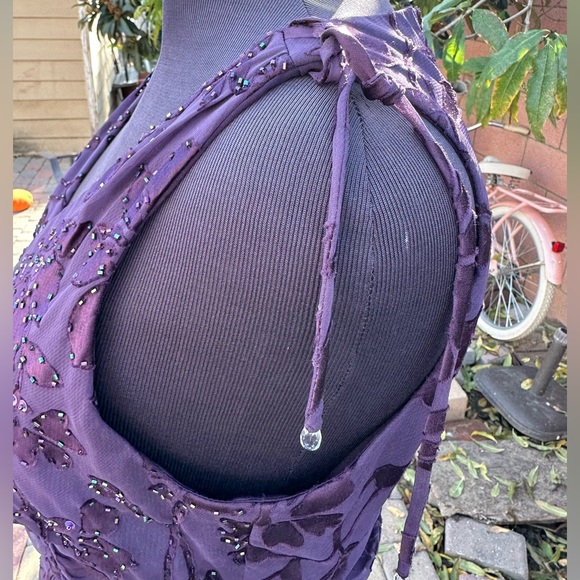 Narianna Sleeveless V Shape Beaded Top, Floral Dress - Picture 8 of 15